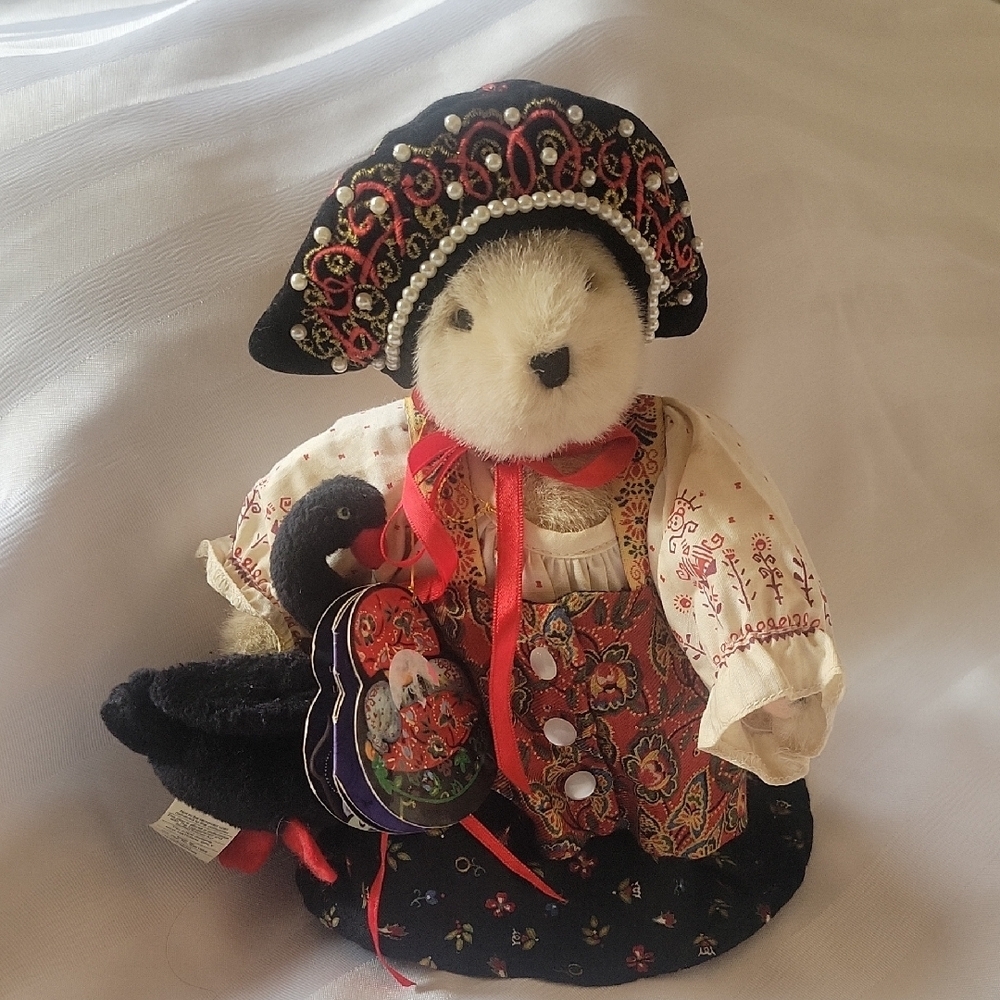 NABCO Muffy Vanderbear "Czarina Muffina & the Enchanted Swan, "1995"